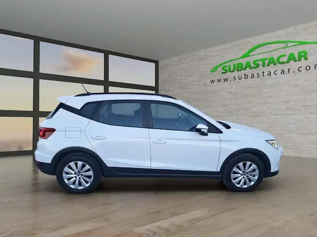 Usado Seat Arona 110 CV (80 kW) 2023 Blanco SUV