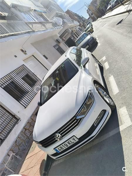 Usado VW Passat Advance 120 CV (88 kW) 2018 Blanco Familiar