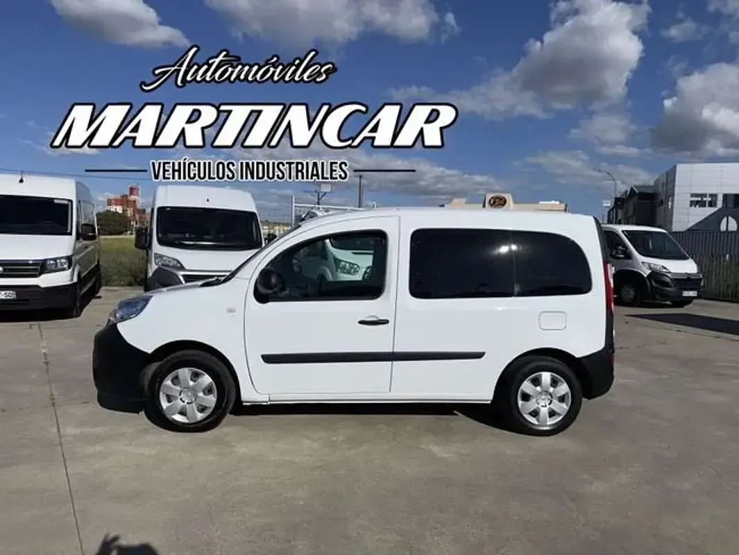 Usado Renault Kangoo Authentique 67 CV (49 kW) 2020 Blanco Monovolumen