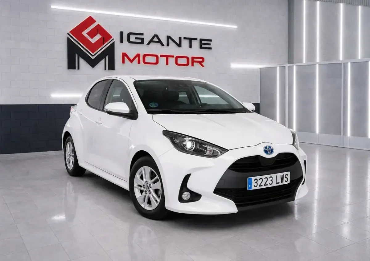 Usado Toyota Yaris Business Edition 116 CV (85 kW) 2022 Blanco Utilitario