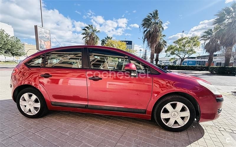 Usado Citroën C4 92 CV (67 kW) 2007 Granate Berlina