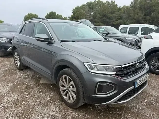 Usado VW T-Roc 150 CV (110 kW) 2025 Gris SUV