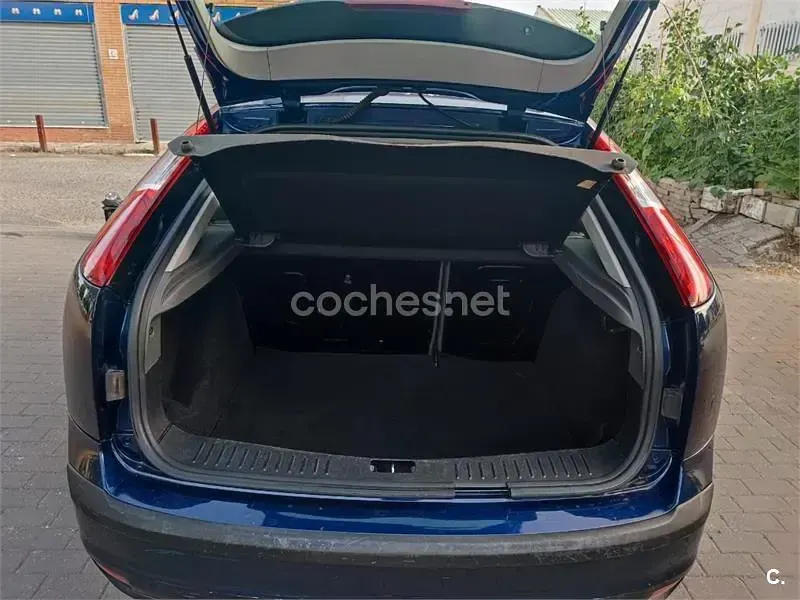 Usado Ford Focus Trend 90 CV (66 kW) 2005 Azul Berlina