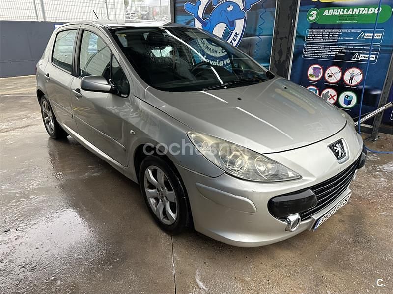 Usado Peugeot 307 110 CV (80 kW) 2005 Gris / plata Berlina