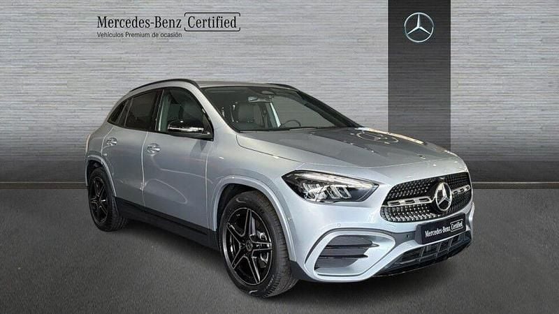 Usado Mercedes GLA200 150 HP (110 kW) 2026 Cinzento SUV