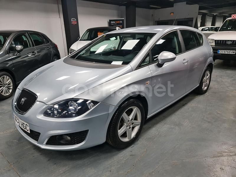 Gris / plata Usado 2011 Seat Leon Reference Berlina | 6499 € (Precio justo) - Imagen 1/4