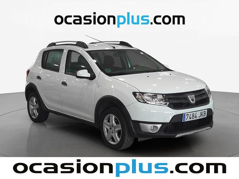 Usado Dacia Sandero Stepway 90 CV (66 kW) 2015 Blanco Utilitario