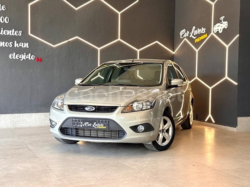 Usado Ford Focus Titanium 109 CV (80 kW) 2010 Gris / plata Berlina