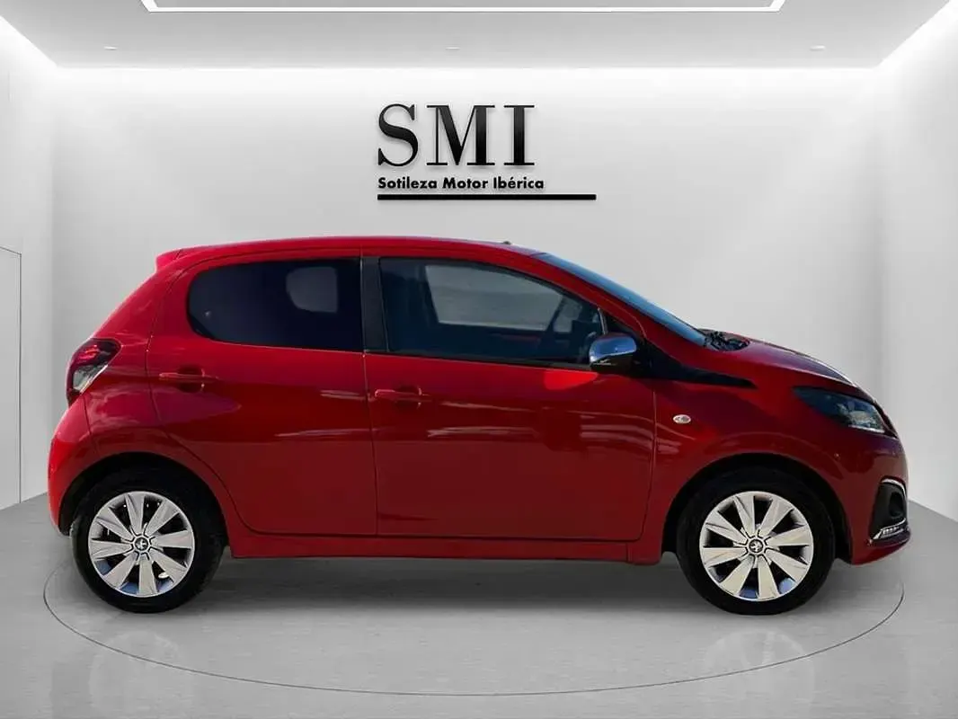 Usado Peugeot 108 Active 72 CV (52 kW) 2021 Rojo Utilitario
