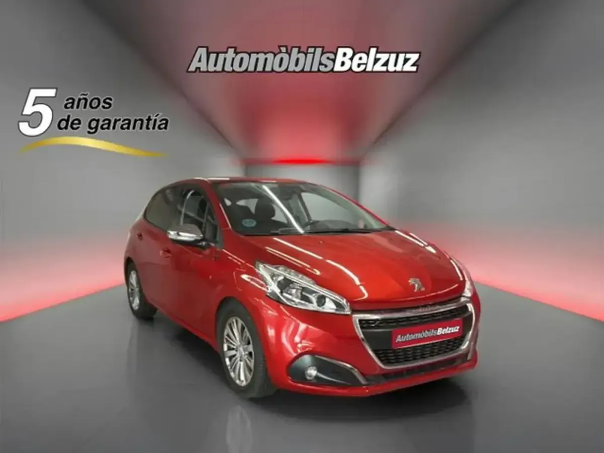 Usado Peugeot 208 Active 100 CV (73 kW) 2019 Rojo Utilitario