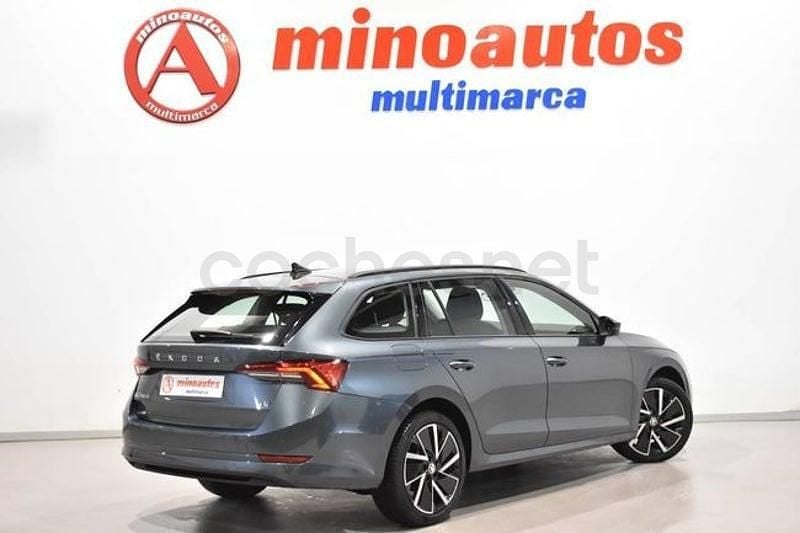 Usado Skoda Octavia Executive 207 CV (152 kW) 2021 Gris Familiar