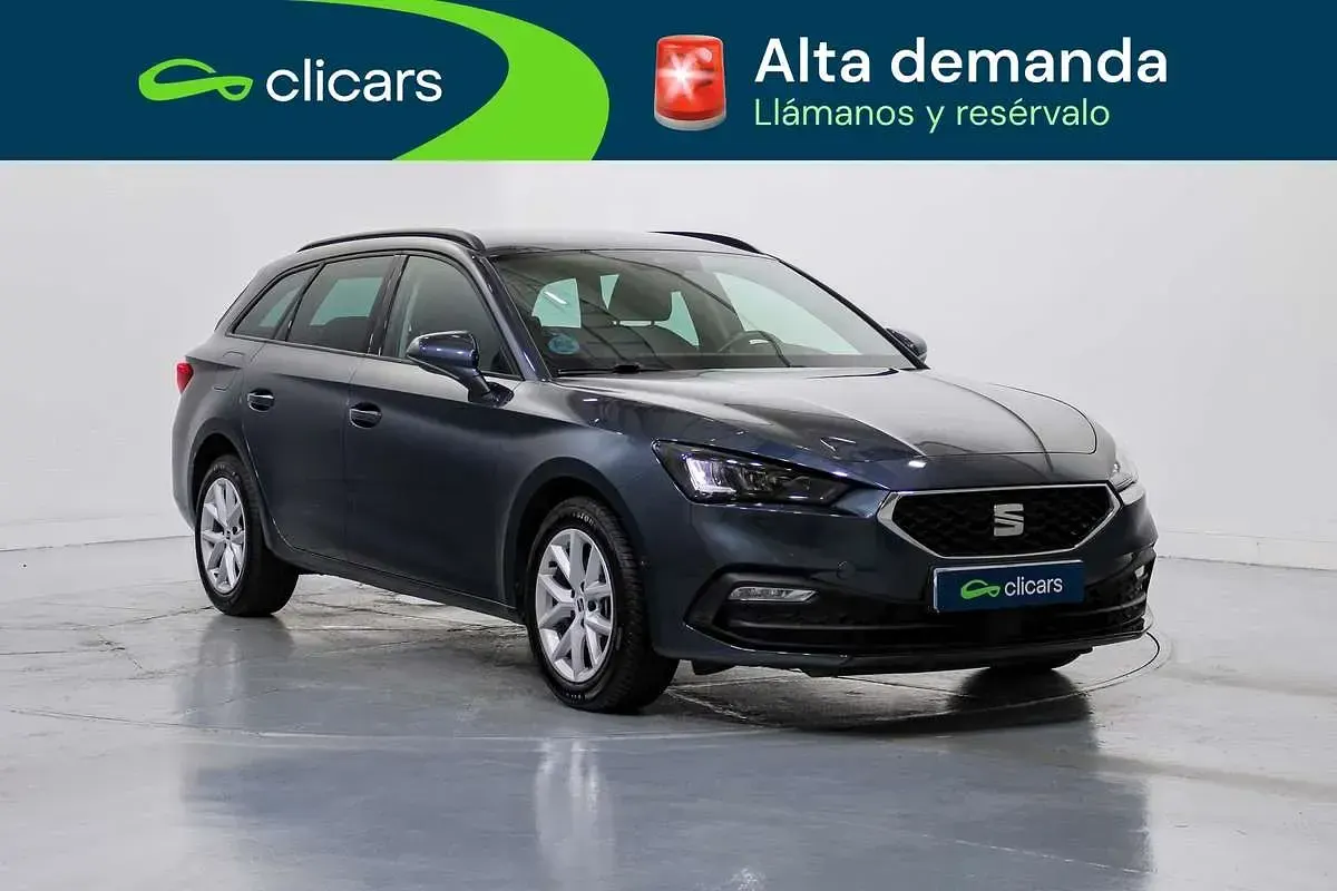 Usado Seat Leon ST Style 110 CV (80 kW) 2022 Gris Familiar