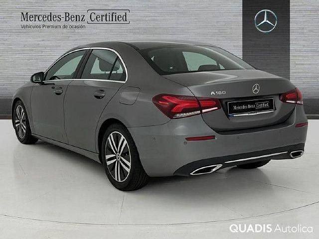 Usado Mercedes A180 136 CV (100 kW) 2022 Gris montaña
