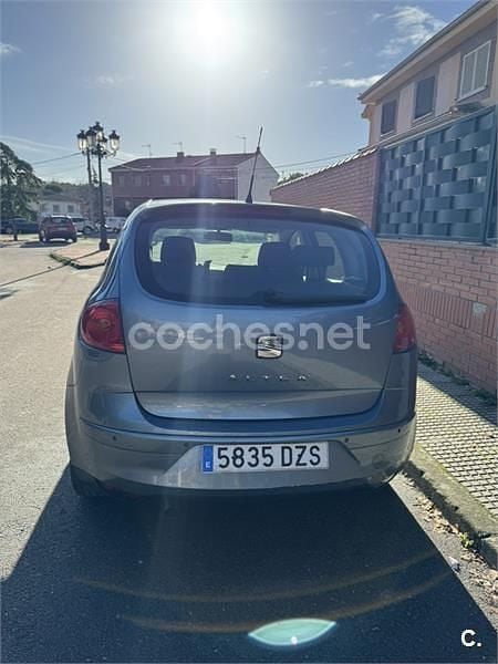 Usado Seat Altea Reference 102 CV (75 kW) 2006 Gris / plata Monovolumen