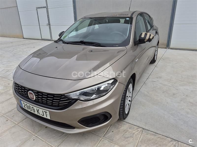 Usado Fiat Tipo Business 95 CV (69 kW) 2018 Beige Berlina