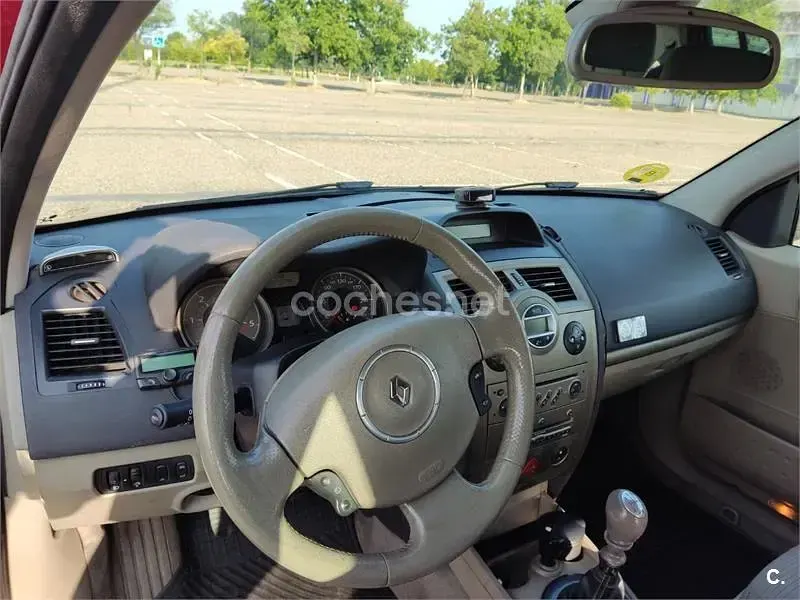 Usado Renault Mégane Privilege 130 CV (95 kW) 2006 Granate Berlina