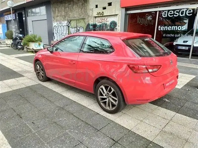 Usado Seat Leon Reference 105 CV (77 kW) 2014 Rojo Berlina