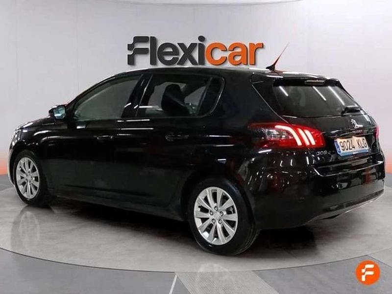Usado Peugeot 308 Access 110 CV (80 kW) 2018 Negro Utilitario