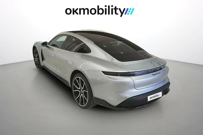 Usado Porsche Taycan 4S 389 kW (530 CV) 2023 Plata dolomita metalizado Berlina