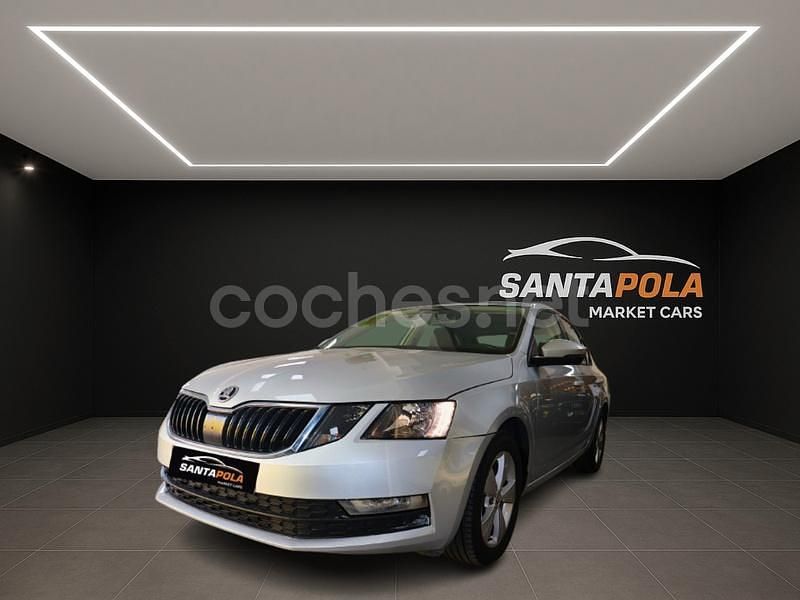 Gris / plata Usado 2019 Skoda Octavia Berlina | 15.999 € (Precio justo) - Imagen 1/4