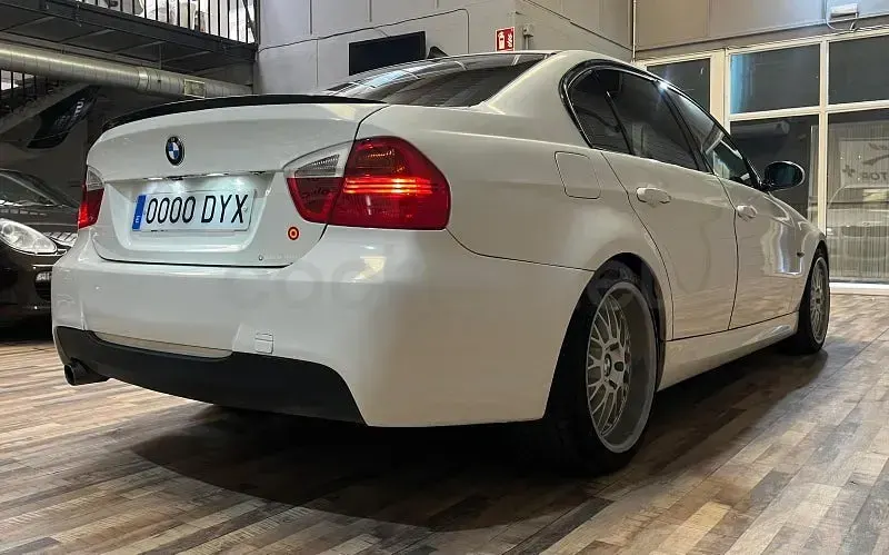 Usado BMW 318 Comfort Edition 129 CV (94 kW) 2006 Blanco Berlina