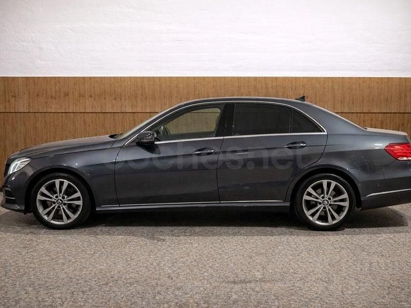 Usado Mercedes E200 Avantgarde 136 CV (100 kW) 2013 Gris / plata Berlina