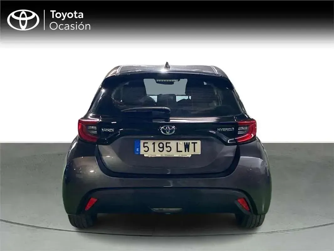Usado Toyota Yaris Hybrid Active 116 CV (85 kW) 2022 Monovolumen