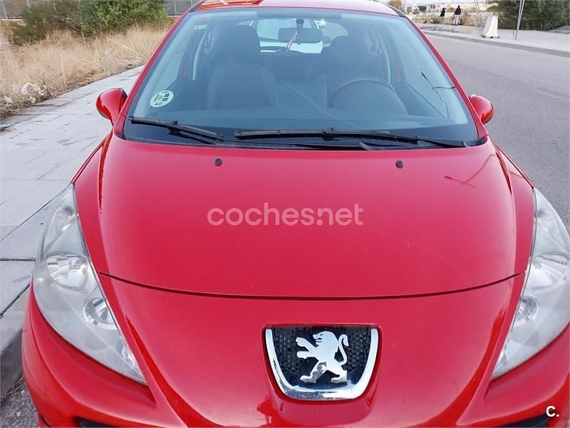 Rojo Usado 2011 Peugeot 207 Berlina | 3500 € (Buen precio) - Imagen 1/4