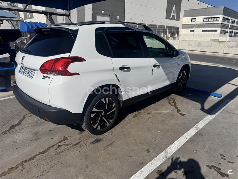 Usado Peugeot 2008 Active 92 CV (67 kW) 2014 Blanco SUV