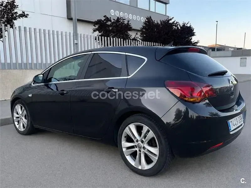 Usado Opel Astra Sport 125 CV (91 kW) 2009 Negro Berlina