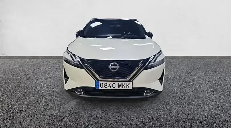Usado Nissan Qashqai Tekna 158 CV (116 kW) 2023 Lunar white con techo midnight SUV