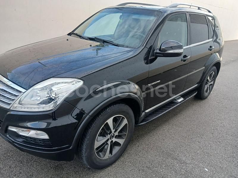 Negro Usado 2016 Ssangyong (KGM) Rexton Limited SUV | 8900 € - Imagen 1/4