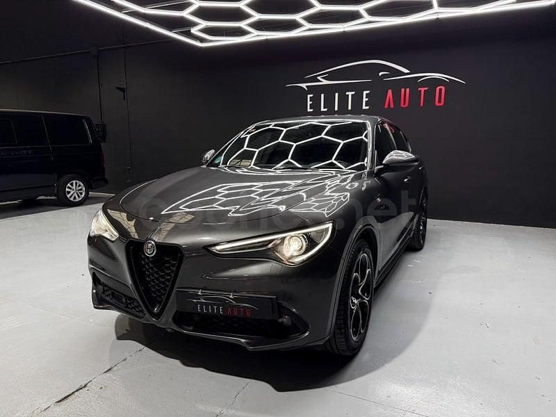 Usado Alfa Romeo Stelvio Ti 210 CV (154 kW) 2021 Gris / plata SUV