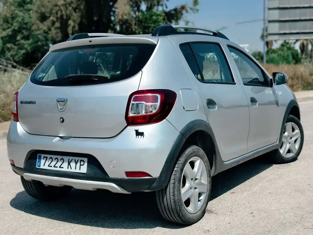 Usado Dacia Sandero Stepway 90 CV (66 kW) 2013 Blanco Utilitario
