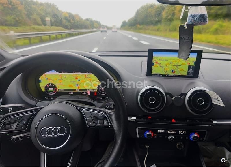 Käytetty Audi A3 Sport 150 HP (110 kW) 2017 Musta Sedan