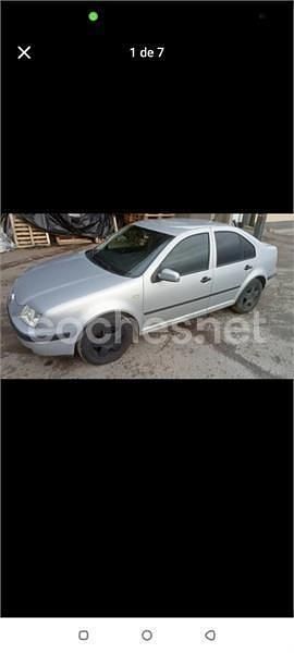Usado VW Bora Conceptline 90 CV (66 kW) 1999 Gris / plata Berlina