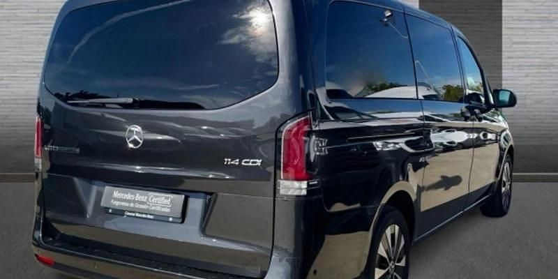 Usado Mercedes Vito 136 CV (100 kW) 2024 Grisnegro Van