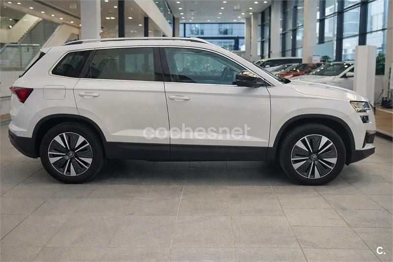 Usado Skoda Karoq Selection 150 CV (110 kW) 2025 Blanco SUV