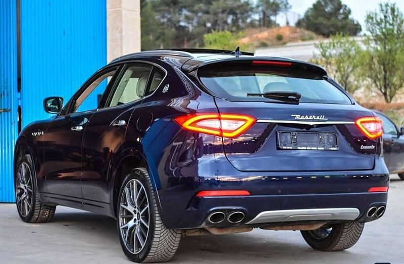 Usado Maserati Levante GranLusso 275 CV (202 kW) 2017 Azul SUV