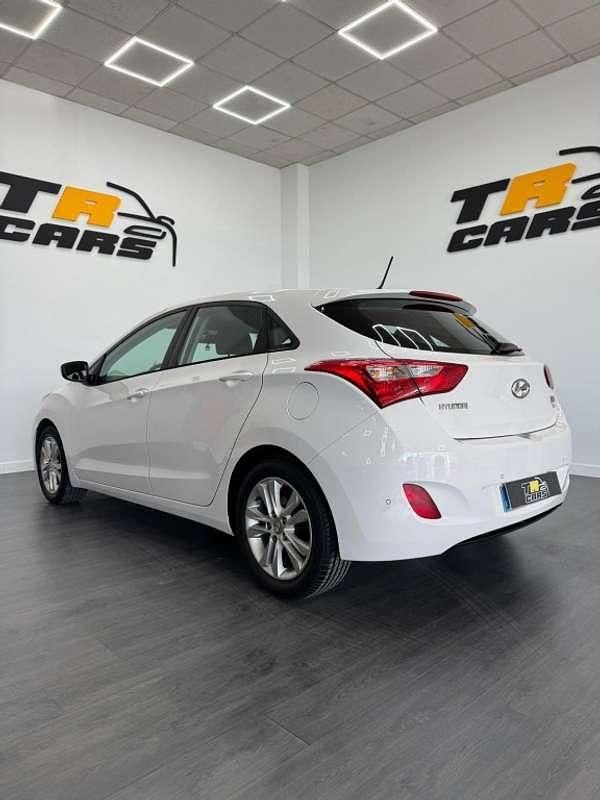 Usado Hyundai i30 101 CV (74 kW) 2014 Blanco Utilitario