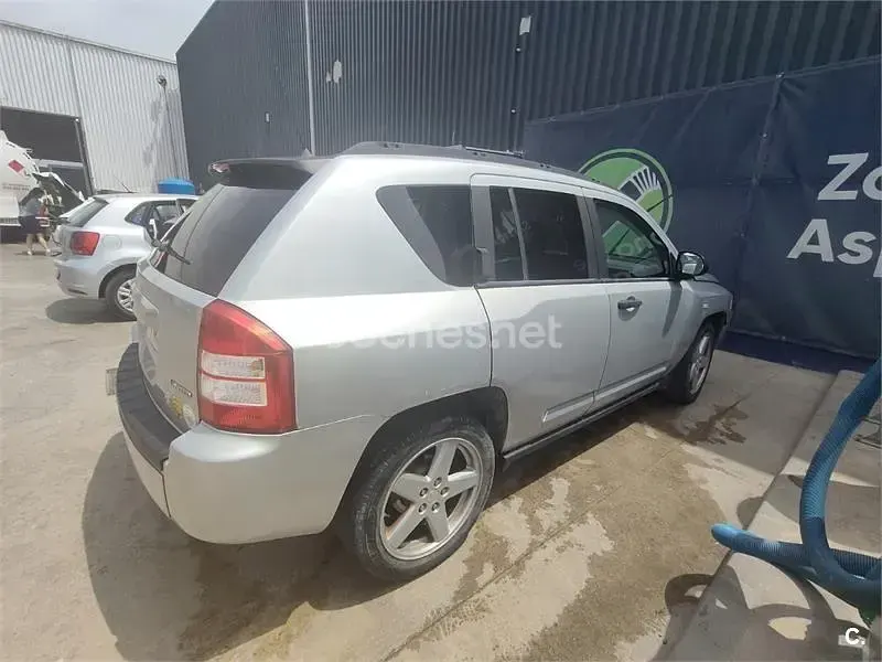 Usado Jeep Compass Limited 140 CV (102 kW) 2007 Gris / plata SUV