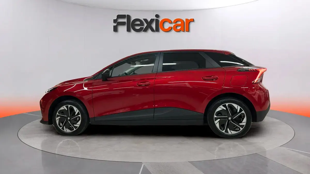 Usado MG MG4 EV 125 kW (170 CV) 2024 Rojo Utilitario