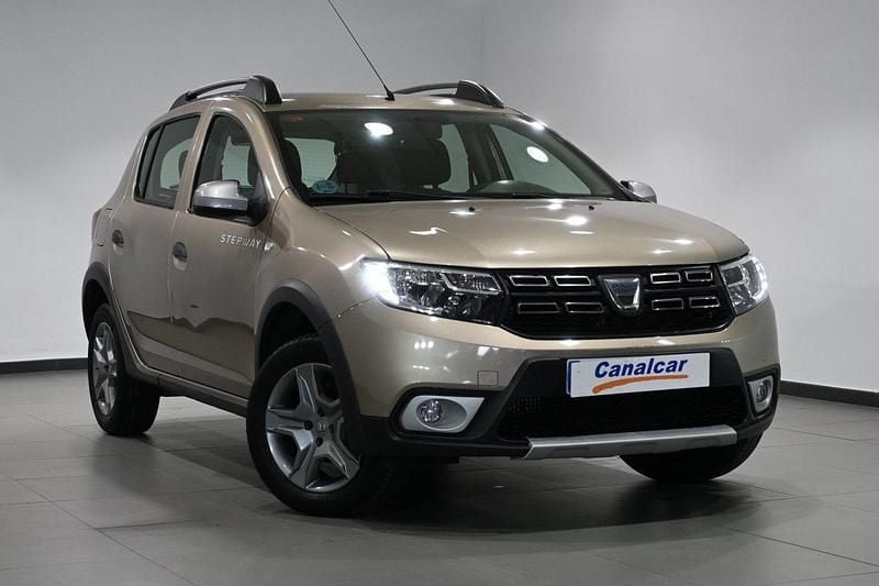 Usado Dacia Sandero Essentiel 90 CV (66 kW) 2020 Beige