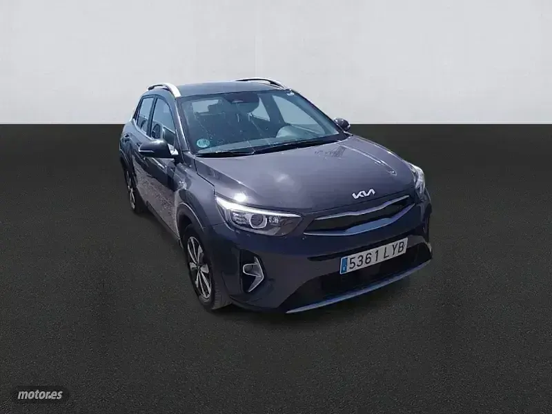 Usado Kia Stonic 120 CV (88 kW) 2022 Gris SUV