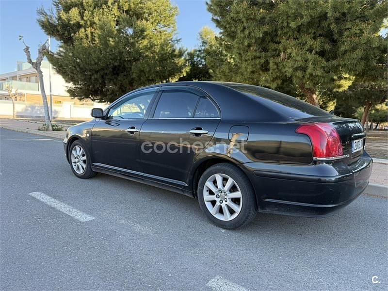 Usado Toyota Avensis Sol 129 CV (94 kW) 2006 Negro Berlina