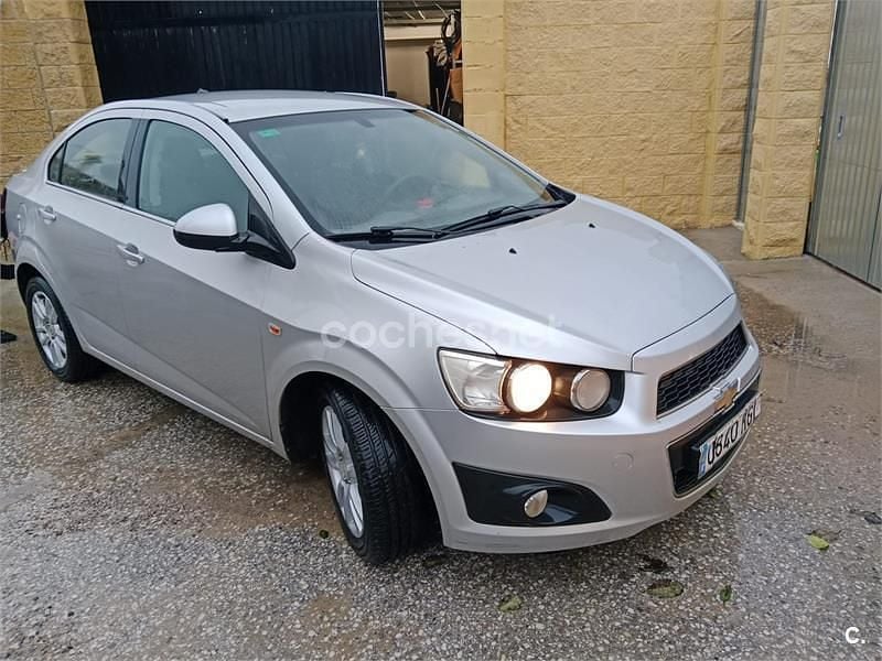 Usado Chevrolet Aveo LTZ 100 CV (73 kW) 2011 Gris / plata Berlina