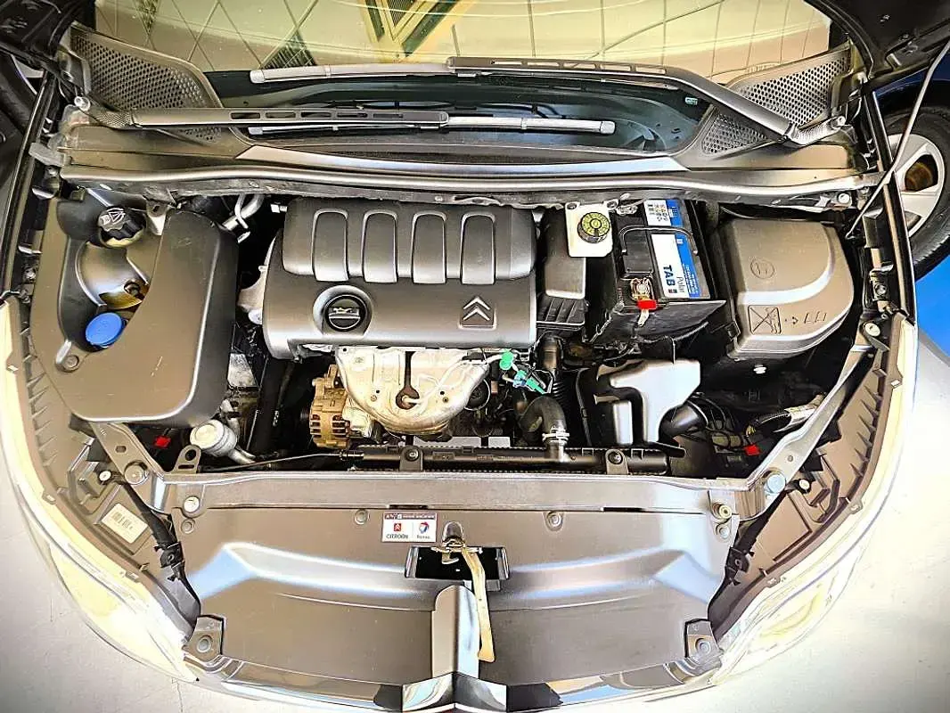 Usado Citroën C4 109 CV (80 kW) 2007 Negro Utilitario