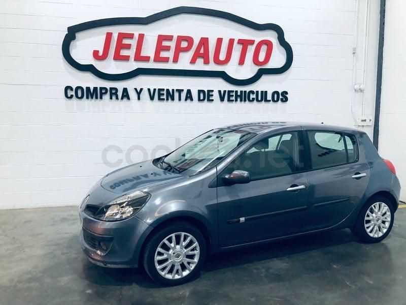 Usado Renault Clio II Dynamique 105 CV (77 kW) 2005 Azul Berlina