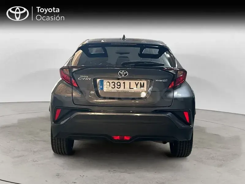 Usado Toyota C-HR Advance 122 CV (89 kW) 2022 Gris / plata SUV