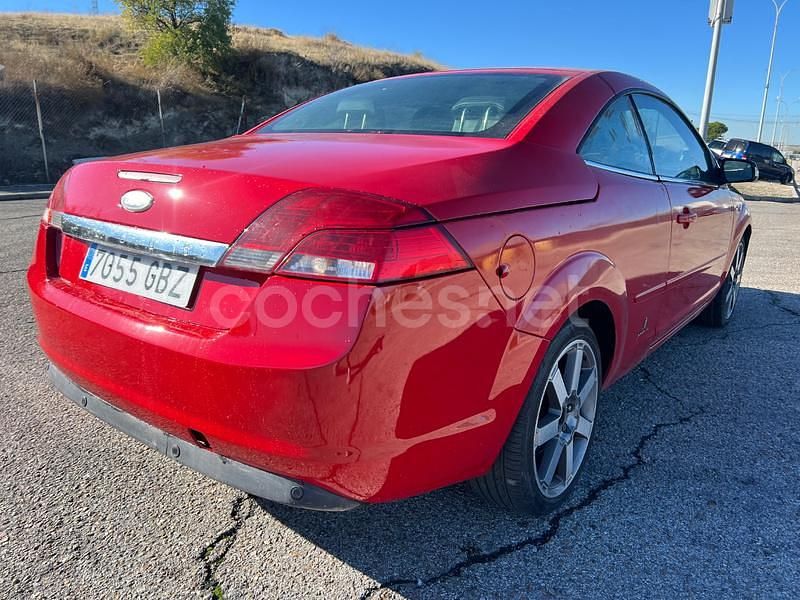 Usado Ford Focus Cabriolet Titanium 136 CV (100 kW) 2008 Rojo Descapotable